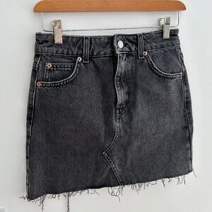 TOPSHOP denim mini skirt / Size US 4 / UK 8 / EUR 36